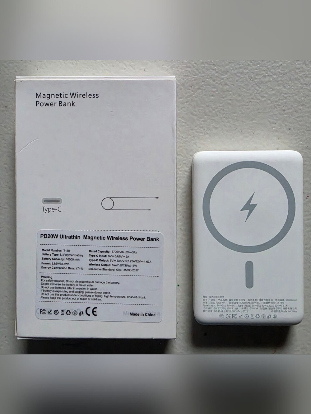Magnetic wireless power bank 10000 mAh charger for iPhone Samsung smartphones - Picture 8 of 9